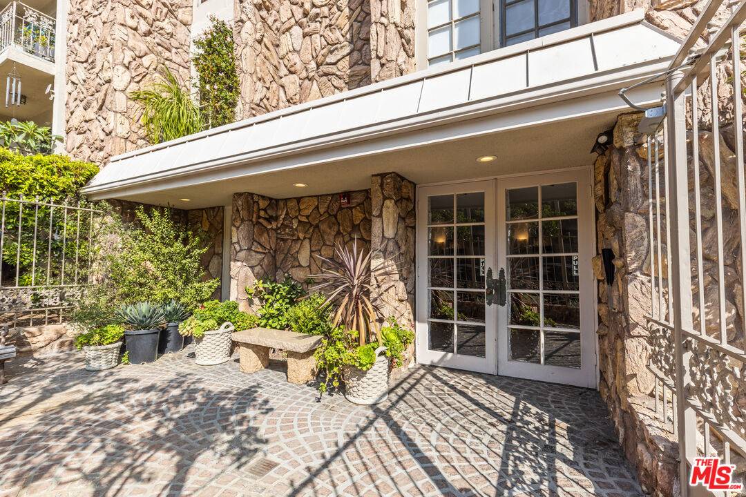 1260  S Beverly Glen Blvd 2BR Westwood La