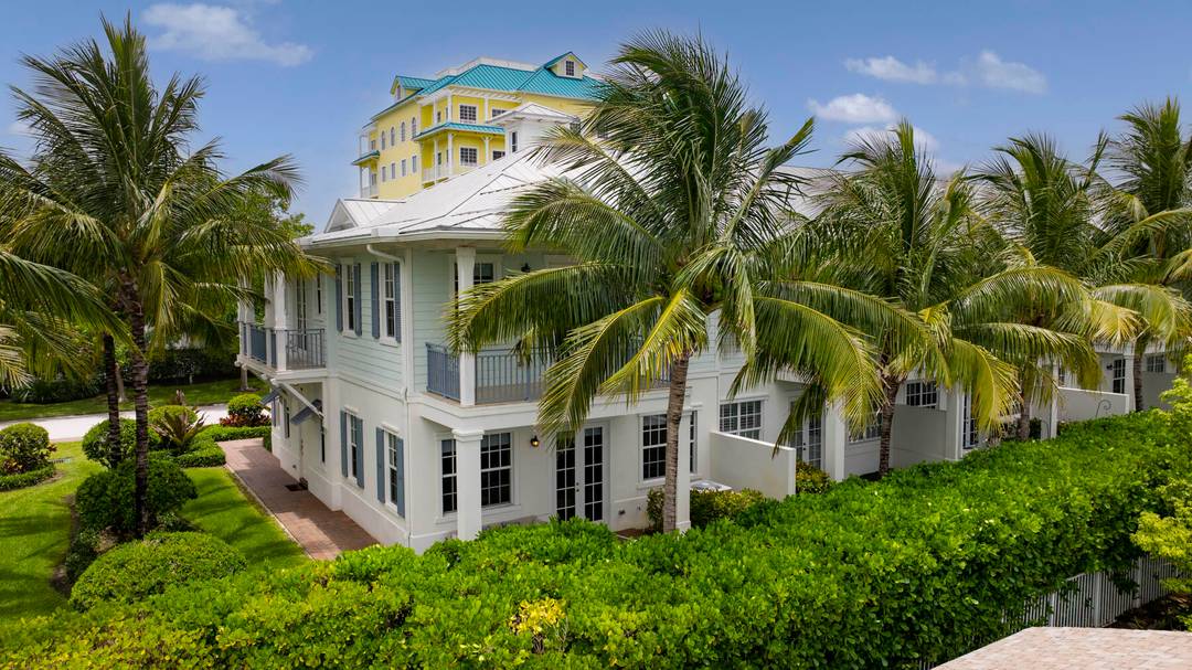 This beautifully appointed townhome located near the pristine sands of Juno Beach.