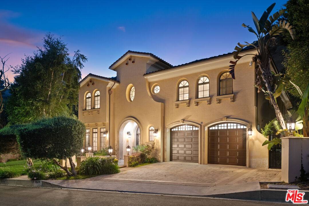 1571  N Bundy Dr 5BR Brentwood La