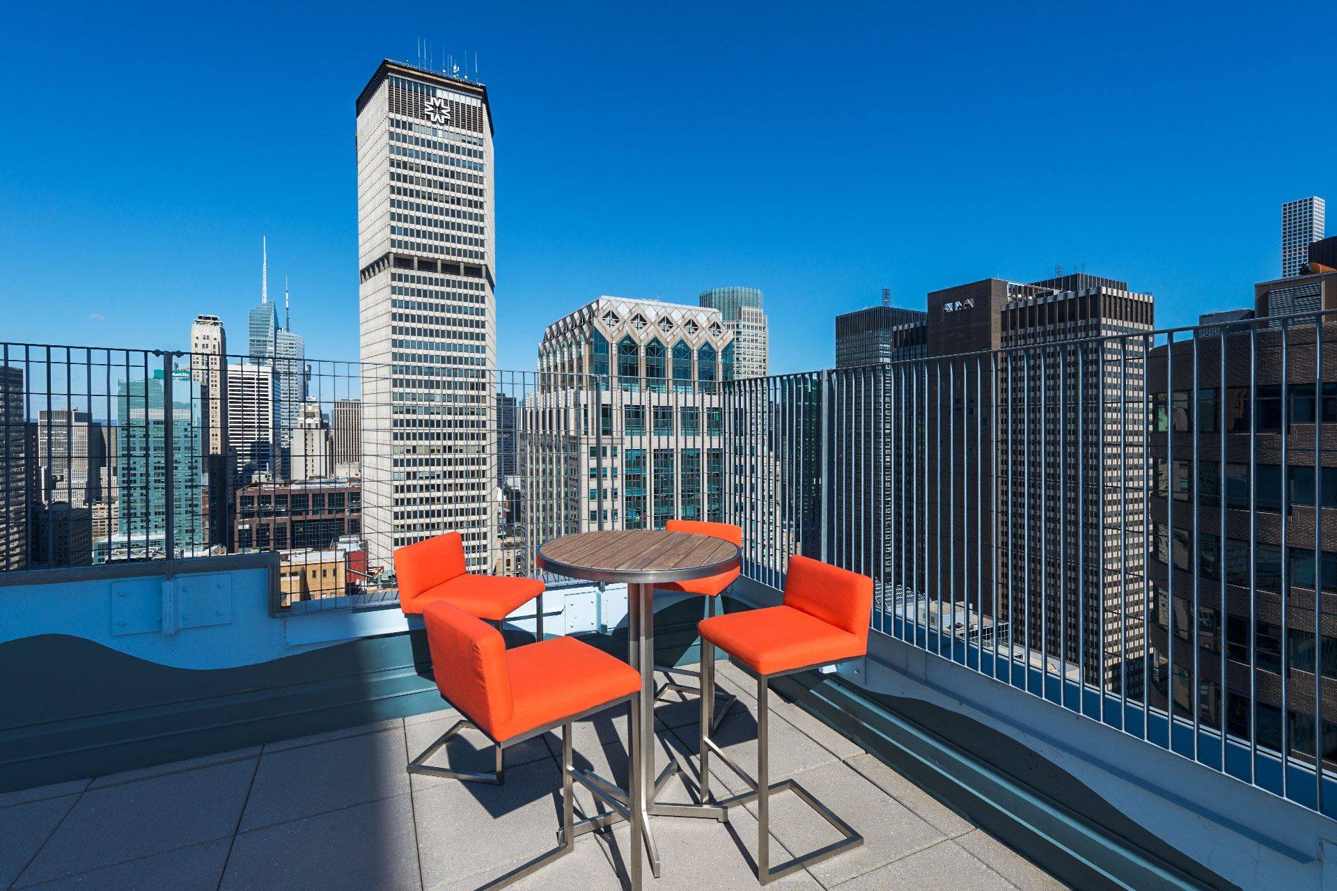 This gorgeous 1BR 1BA has plenty of light with floor to ceiling windows overlooking 44th street.