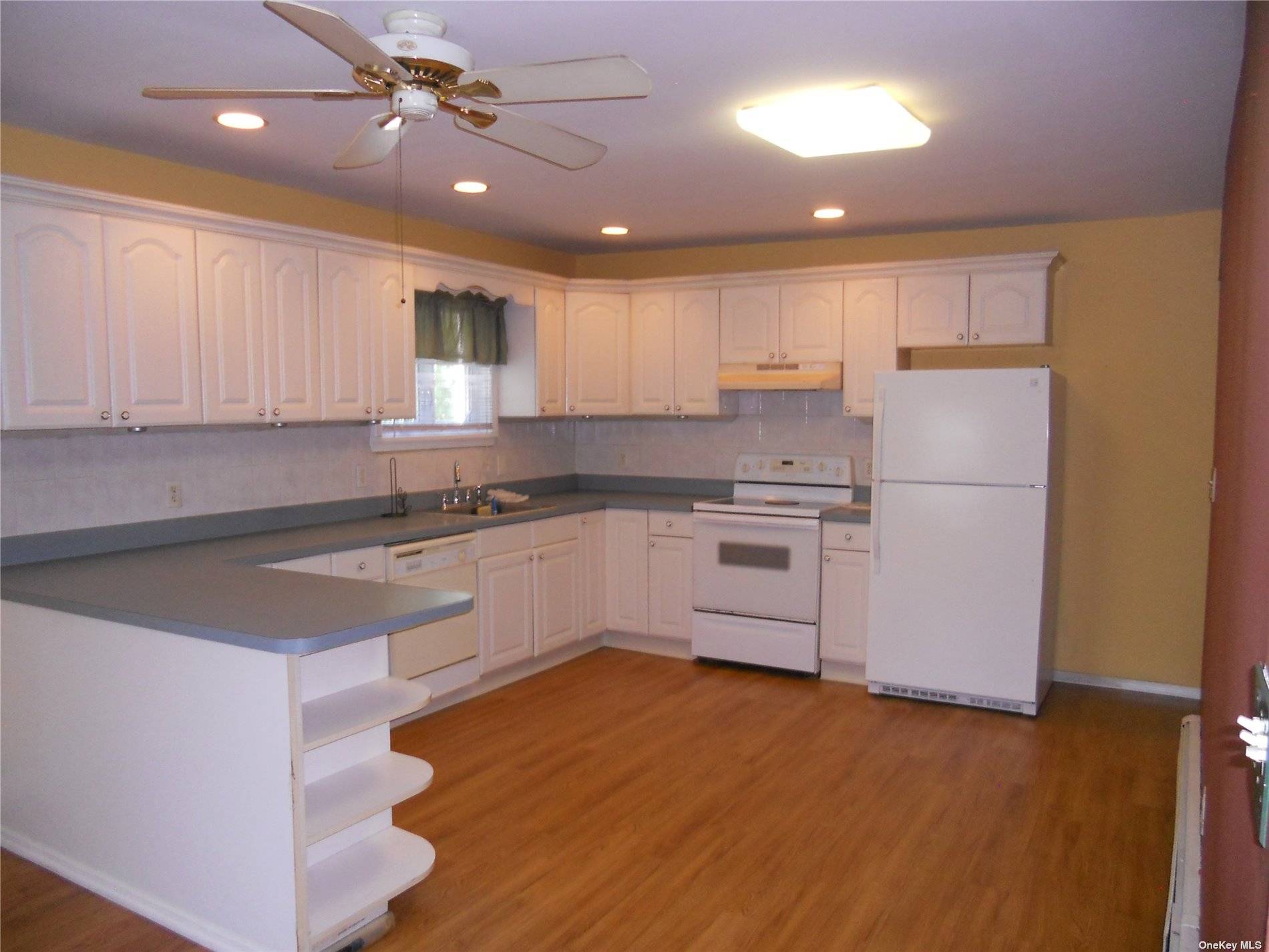 This cozy 2 Bedroom home has an extra large eat In Country Kitchen, Wood Floors and a great location close to the Beach.