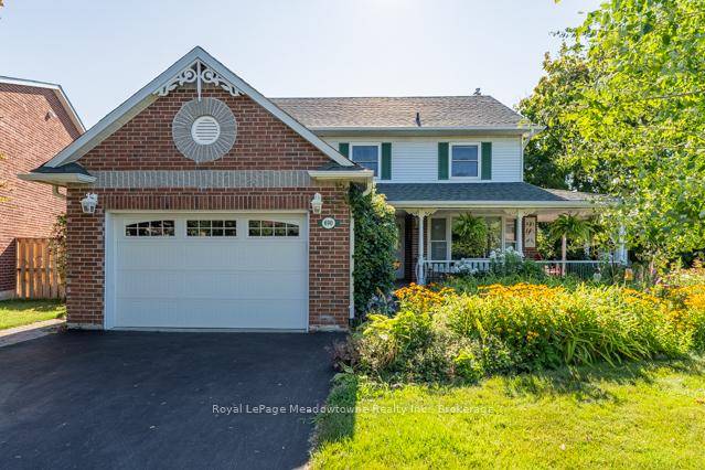 Welcome to 690 Robertson Crescent a rare home for sale in Milton's Timberlea community !