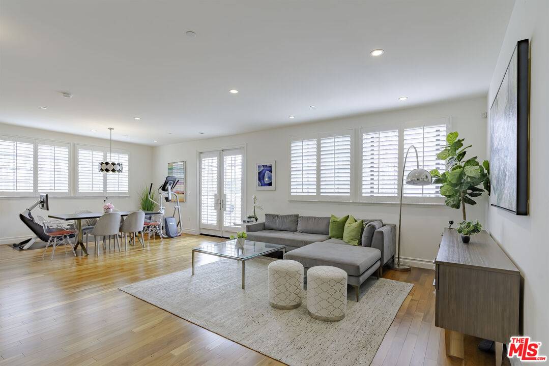 4661   Wilshire Blvd 3BR La