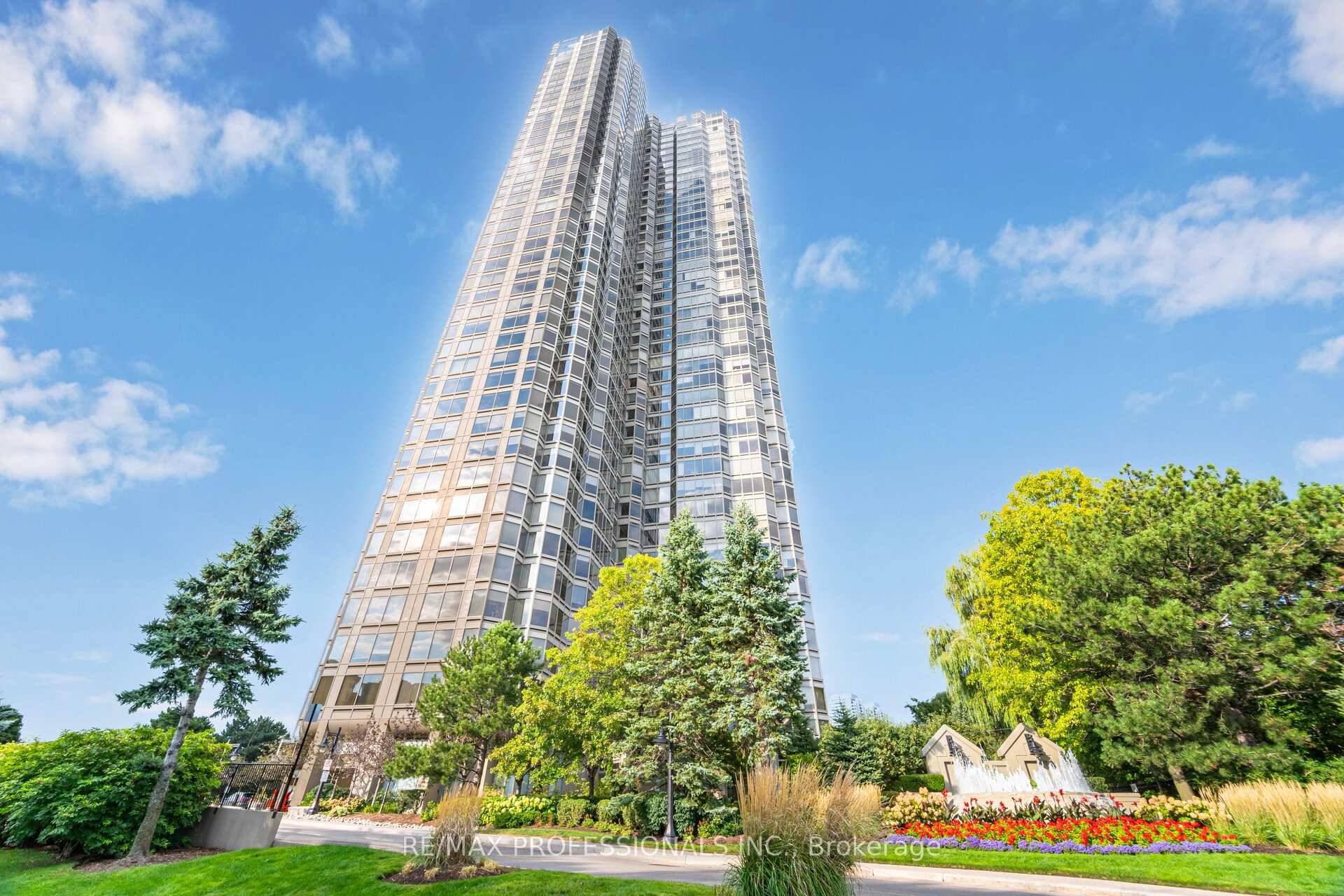 Wake up to stunning water views from every room in this luxurious 1, 985 sq.