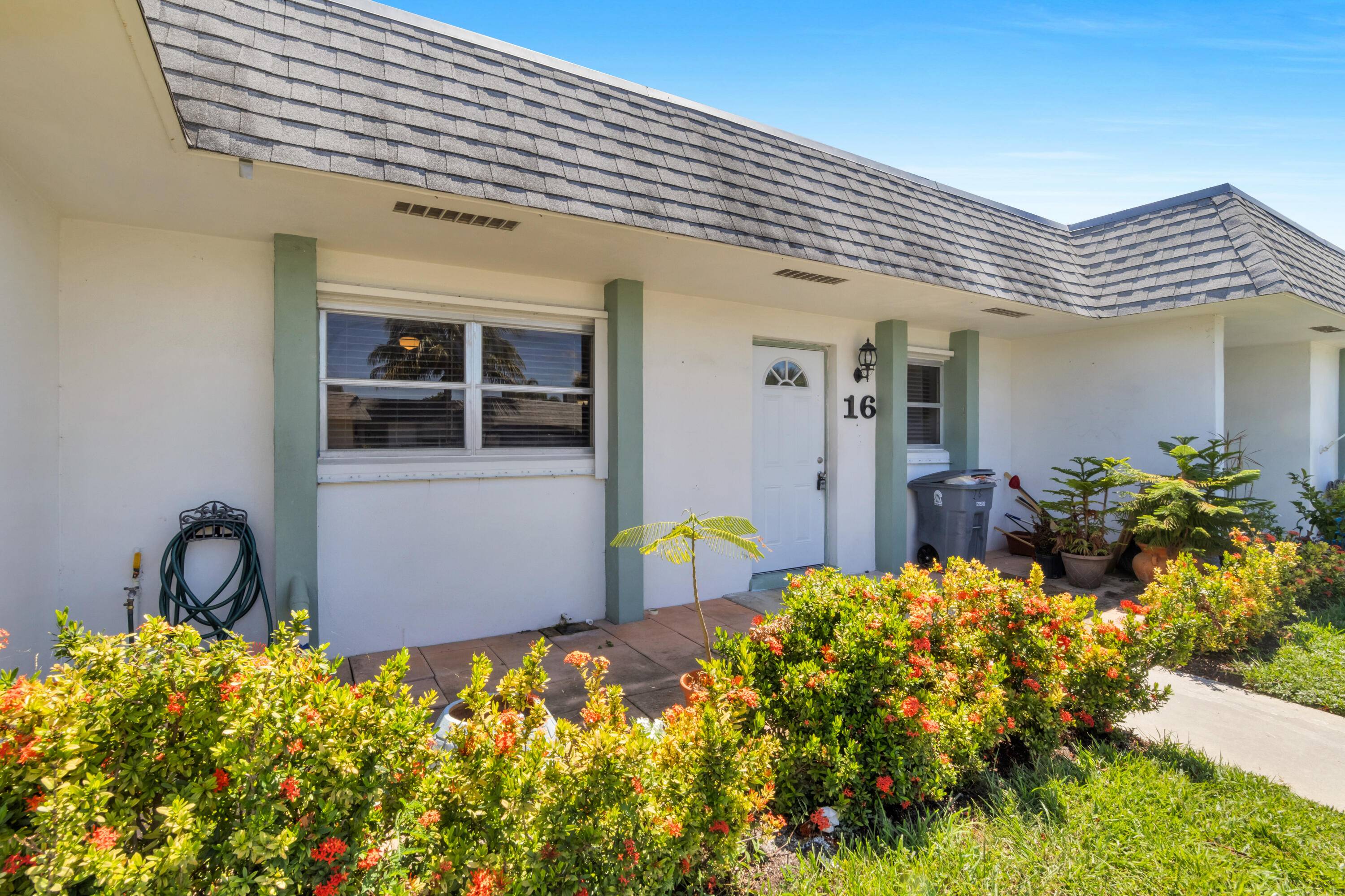 Step into paradise ! This stunning 2 bed, 2 bath 55 condo in desirable Cresthaven blends comfort, lifestyle VALUE.
