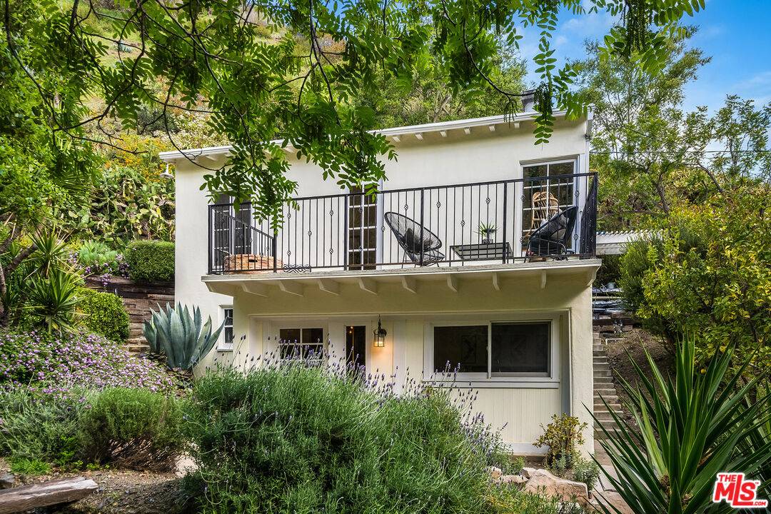 1205  N Beverly Glen Blvd 1BR Bel Air La