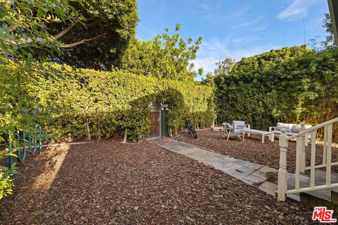 1222 Chelsea Ave 7BR Santa Monica La