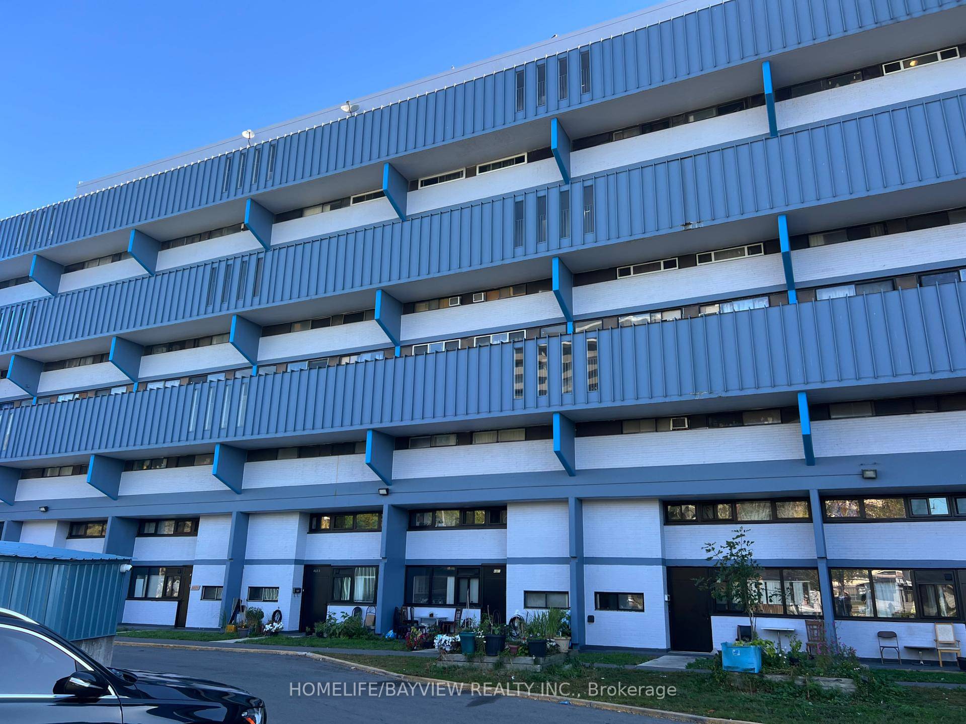 Unbeatable value priced 2 bedroom 1 bath condo located at prime location next to supermarket and bus stop at the front door.