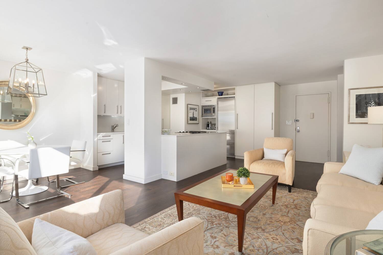 Discover this move in ready impeccably renovated one bedroom, one bathroom Junior 4 with dining L in 201 East 66th Street.