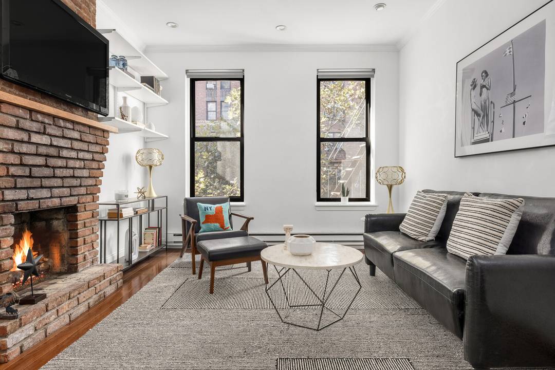 Chic amp ; Cozy Pre War 1BR in Prime Chelsea, right by the High Line.