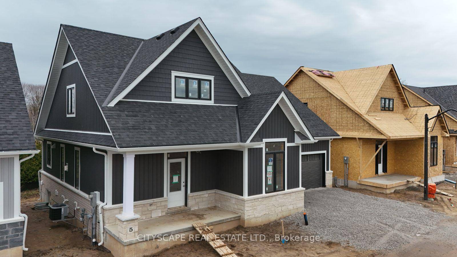 Indulge yourself in this 2056 sq ft bungaloft in Jordan Station, where luxury meets convenience.