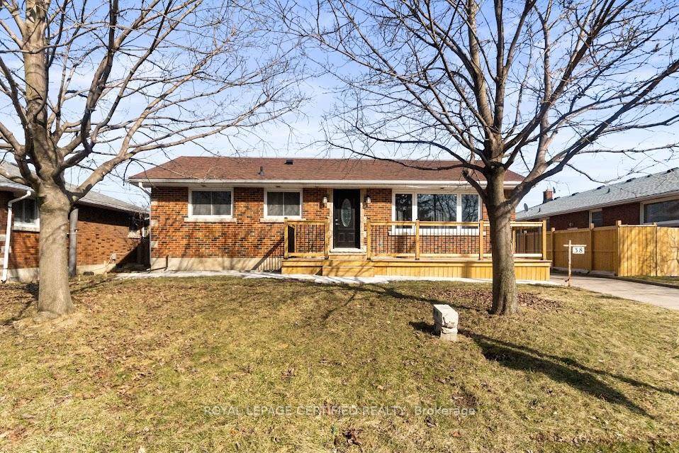Welcome to 38 Collier Rd, conveniently located 4 Mins to Brock Uni, 5 Mins to QEW, 2 Mins to PENCENTRE, Outlet Mall, Walmart, Canadian Tire and much more.