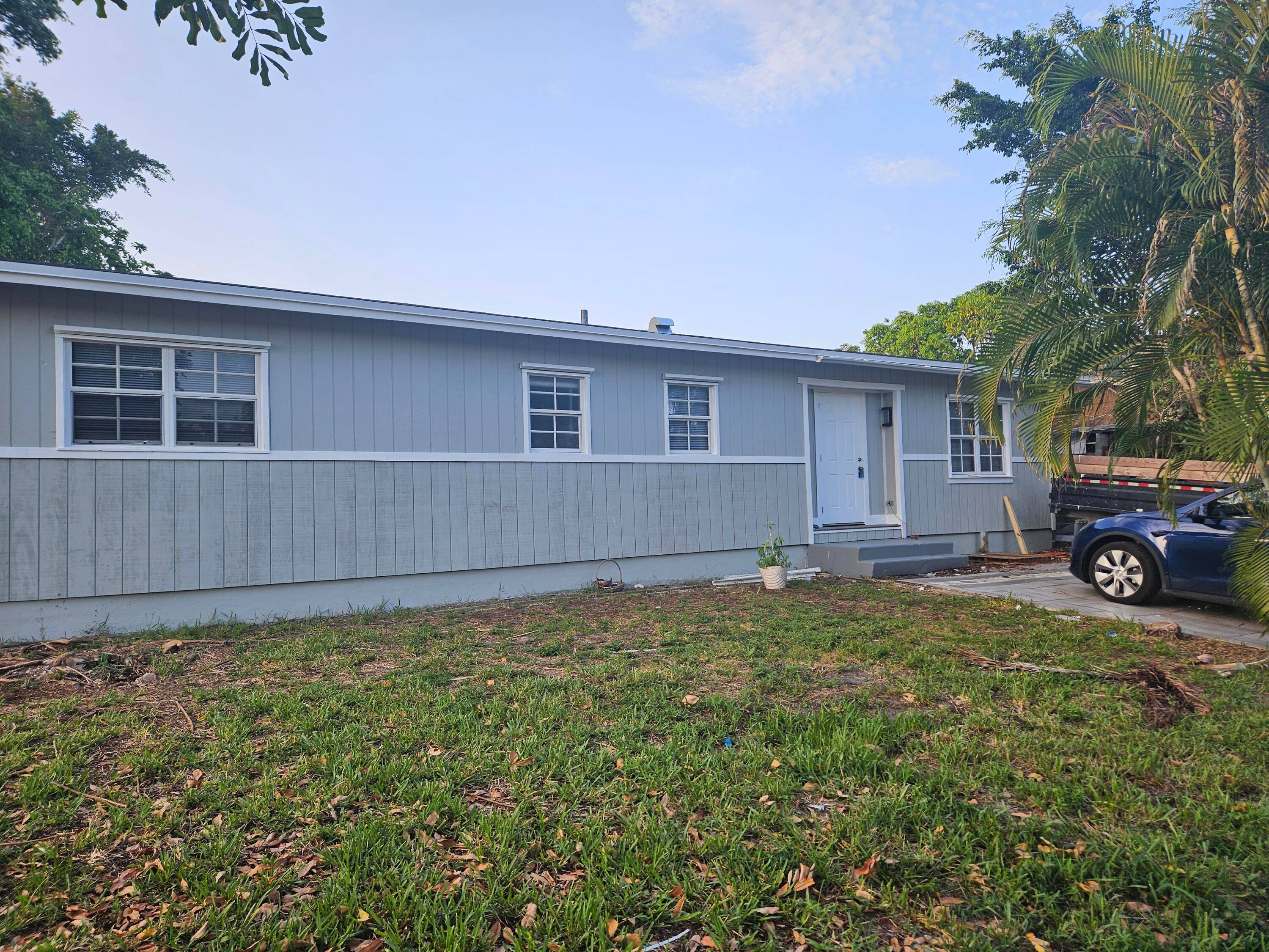 Nestled in the desirable Seminole Manor subdivision, this beautifully renovated single family home offers the perfect blend of comfort and convenience.