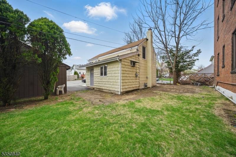 This charming 3 bedroom, 1.