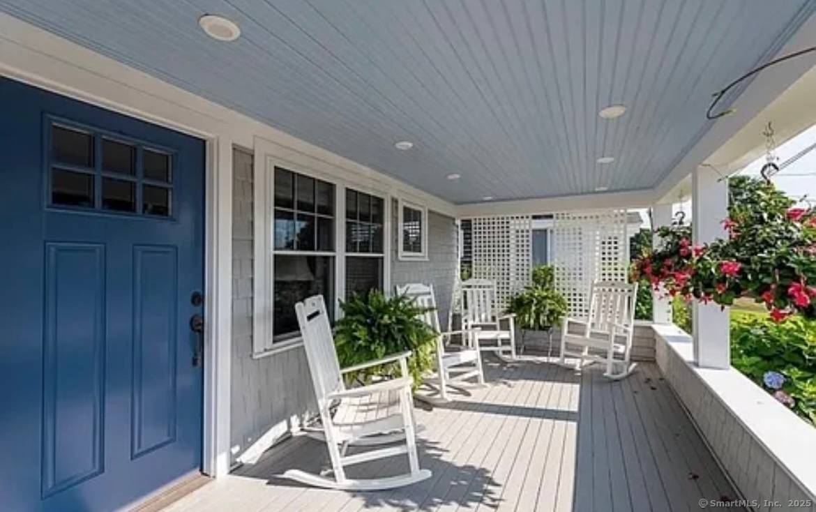 Waterviews. Recently renovated year round Cottage in Knollwood Beach Association 2 doors down from the waterfront.