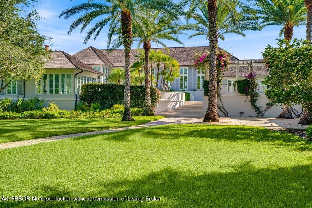 Windsor, Vero Beach This exceptional property, a 1.