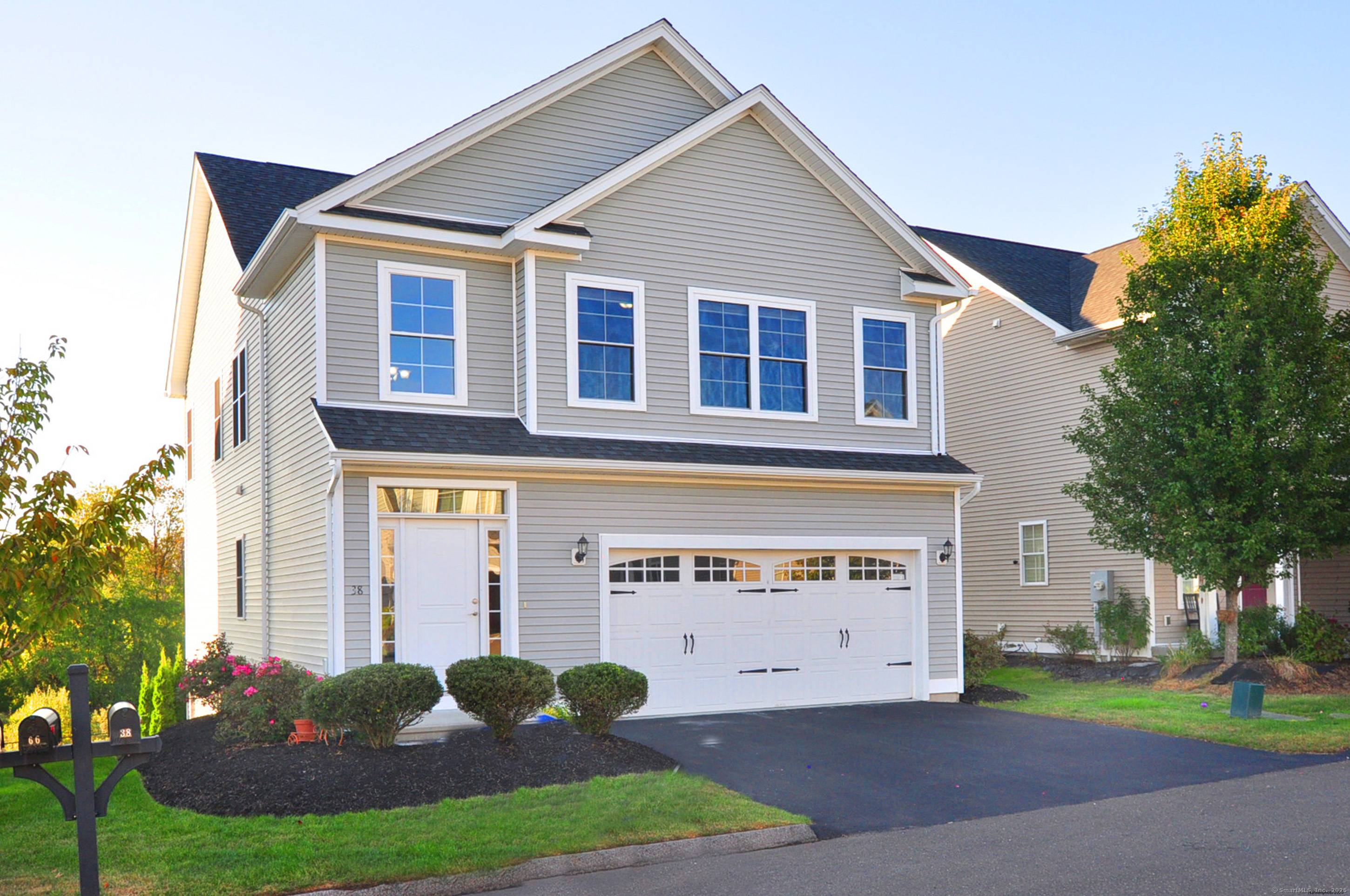 Beautifully Maintained Home in Desirable Lexington Gardens !