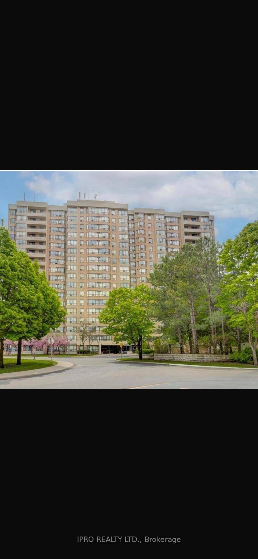 Very clean and big 3Bedrooms Condo in BRAMPTON ON, excellent view of the city, ensuite bathroom plus separate shower in the primary bedroom, laminate floor in the entire unit.