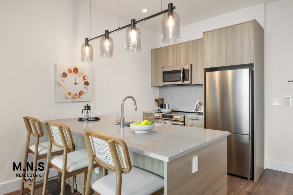 LUXURY TWO BEDROOM APARTMENT WITH MASSIVE TERRACE NOW AVAILABLE IN ASTORIA !