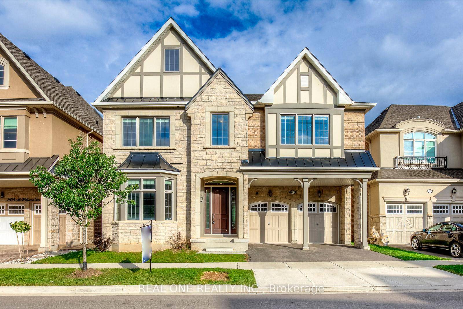 Stunning Home In The Prestigious Preserve Oakville North.