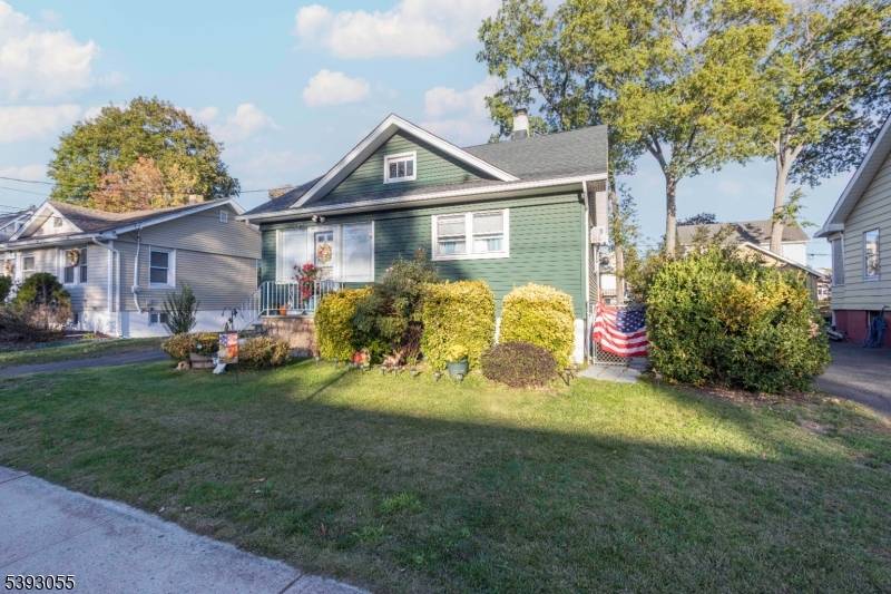 Welcome to this beautifully maintained ranch style home nestled in one of Hawthorne's most sought after neighborhoods.