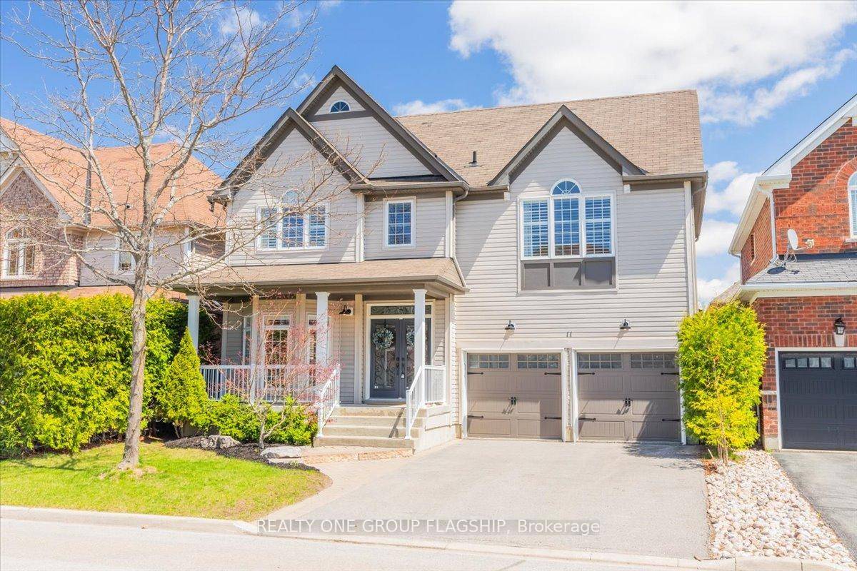 Welcome to 11 Brookhurst Ave, an exceptional 3 1 bedroom, 4 bathroom home located on one of the most family oriented streets in the heart of Keswick's desirable community.