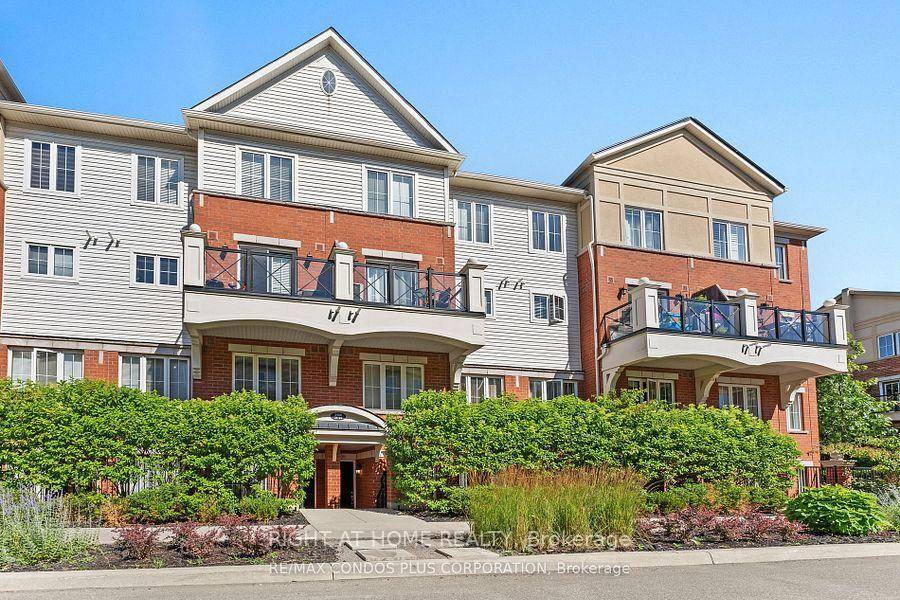 Modern 2 Bed 2 Bath Townhome for Lease in Uptown Oakville !