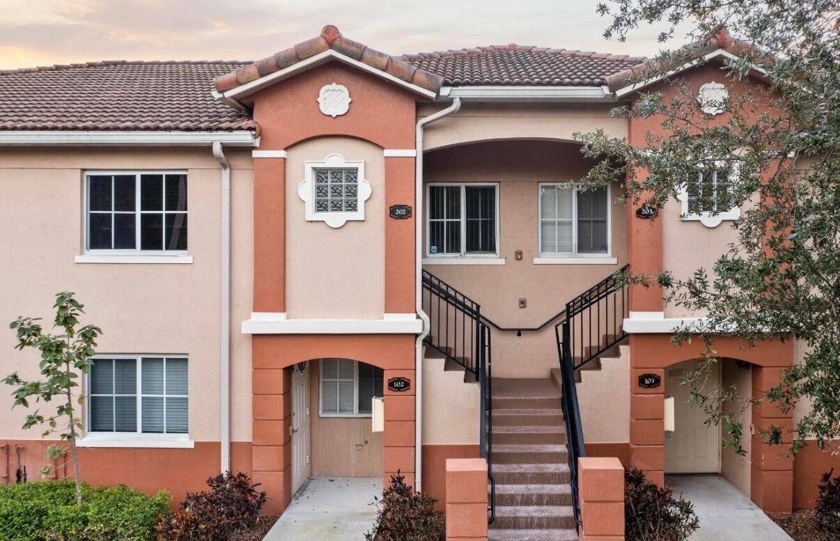 For Sale Beautiful 2 Bedroom Condo in West Palm Beach !