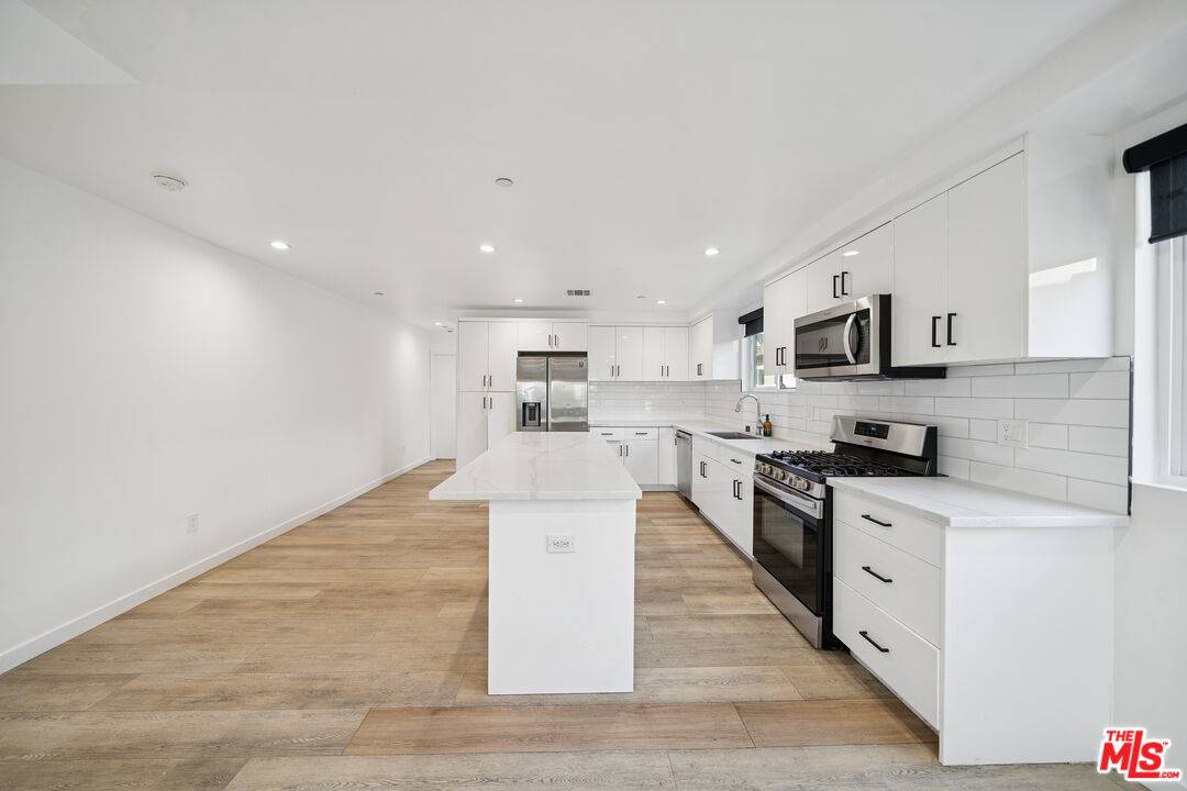 837  N Harvard Blvd. 4BR La