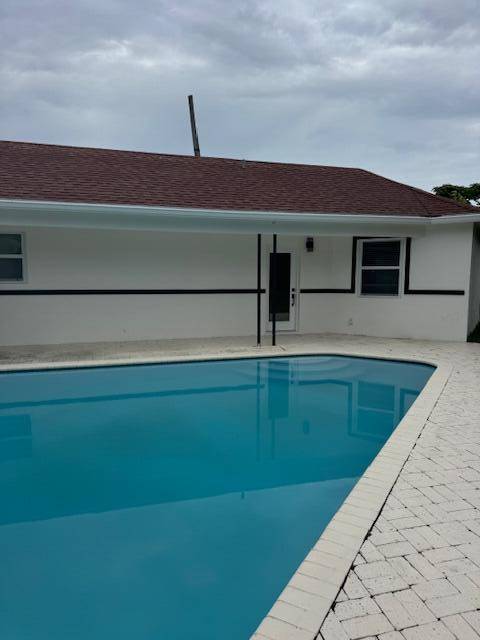Gorgeous 2 1 duplex in downtown Delray.