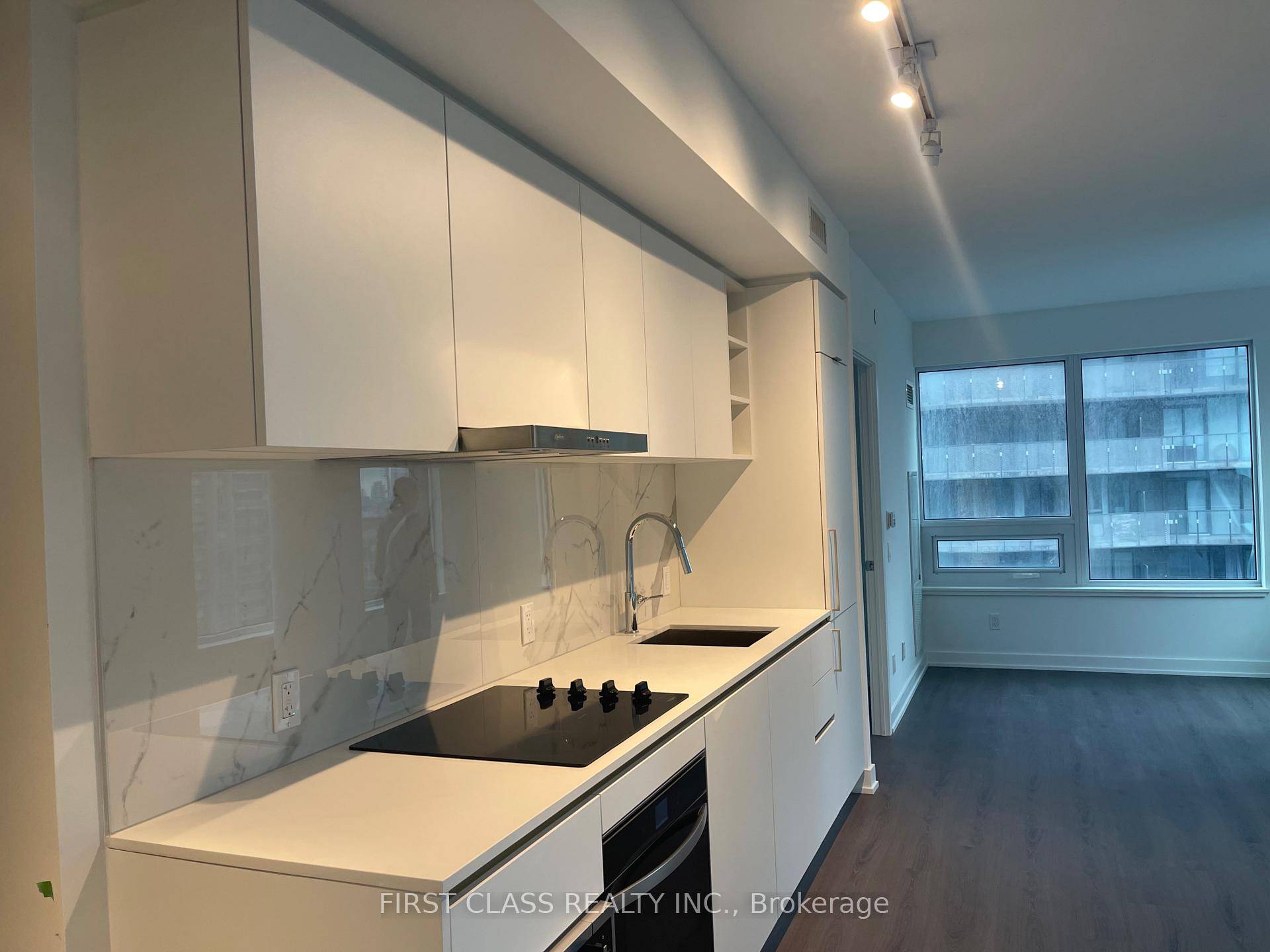 Bright amp ; Spacious 713 Sqft Southwest Corner unit w 2 Bd 2Bath unit with Floor to Ceiling windows.