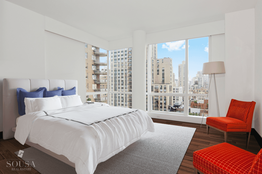 Most desirable 2 bed, 2 bath in The Lucida.