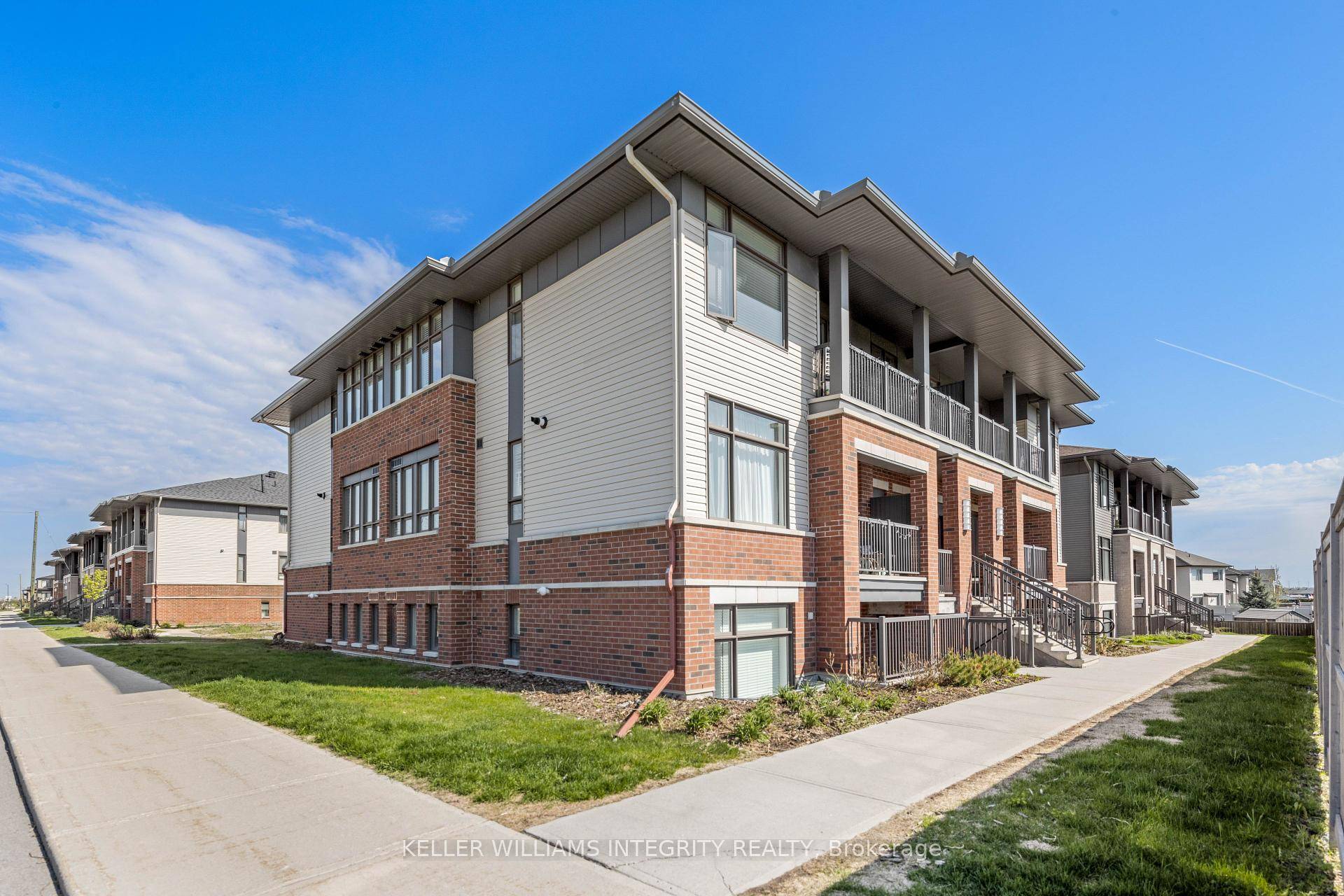 OPEN HOUSE SATURDAY AND SUNDAY MAY 17 AND 18 Welcome to 70 Jaguar Private Unit K where modern living meets natural beauty in the heart of Kanata.