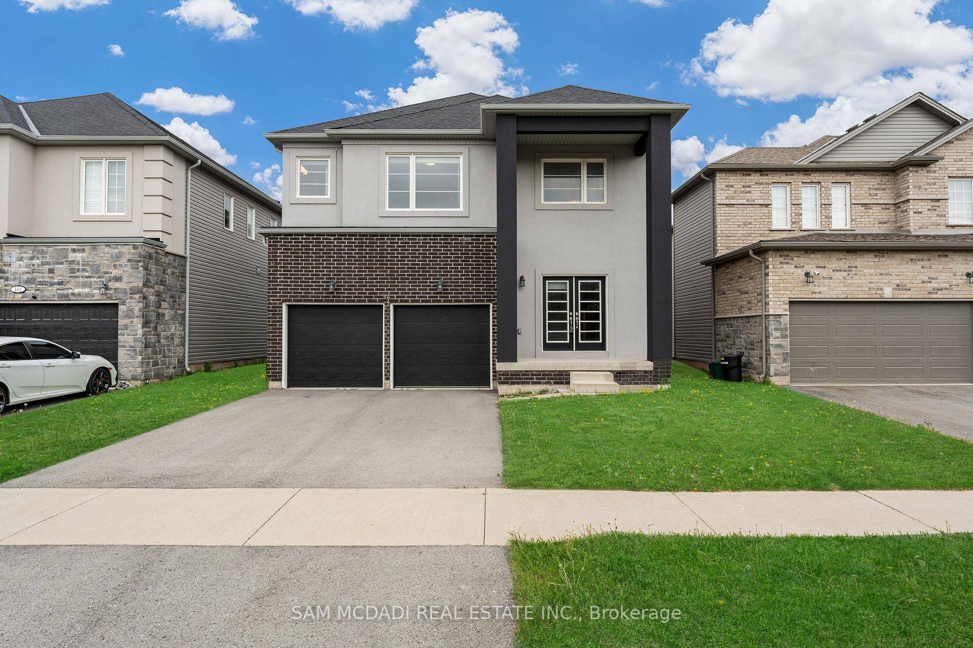 Welcome to 94 McCabe Avenue, Welland A Stunning Family Home in a Prime Location !