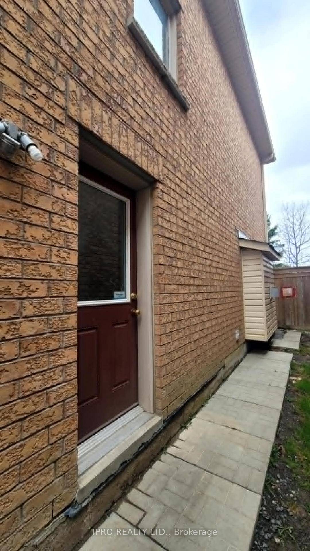 Brand new legal basement apartment in a prime location, backing onto a beautiful ravine and just minutes from schools, parks, shopping, and more.