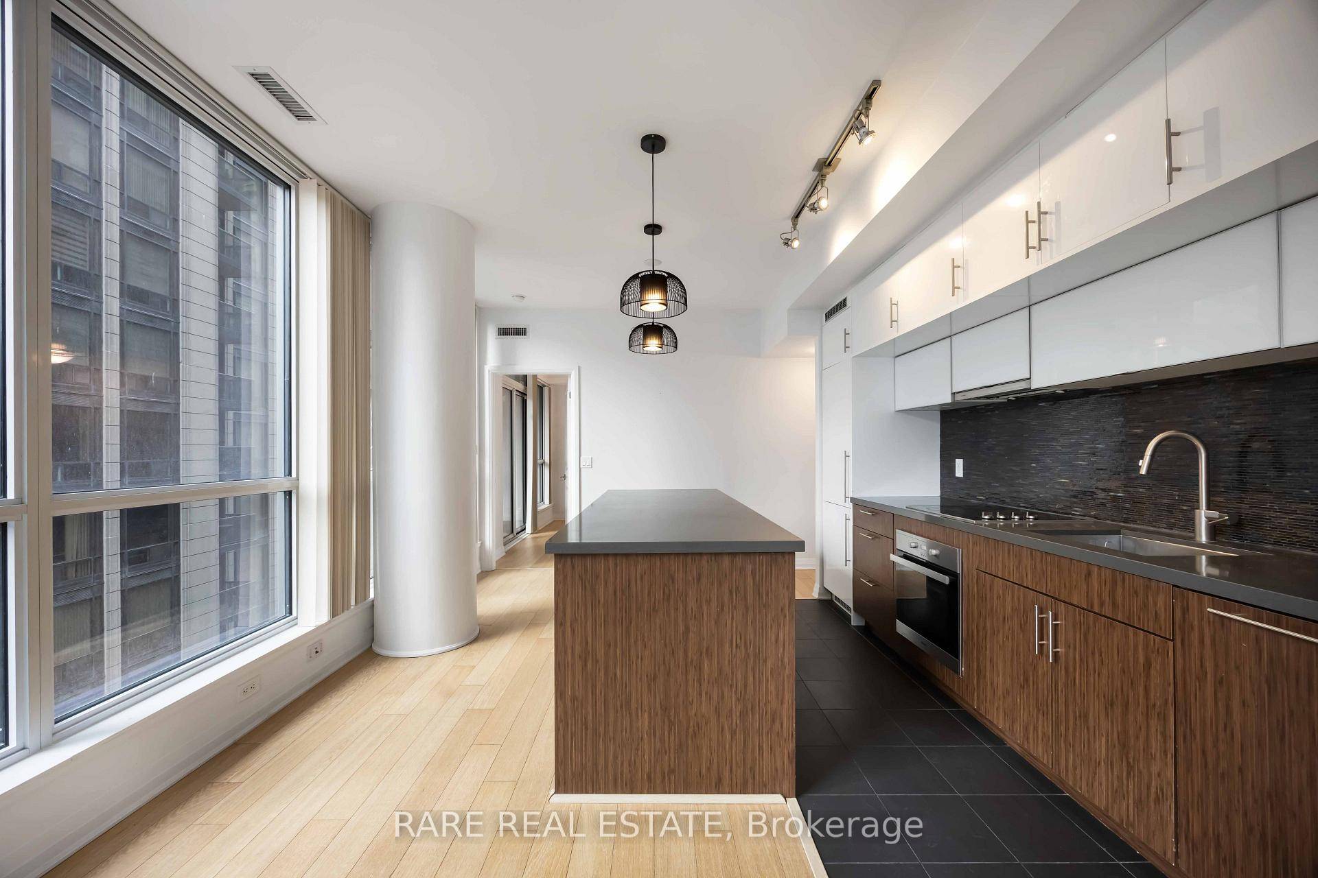 Welcome to your dream condo in the heart of King West and Torontos vibrant Entertainment District !