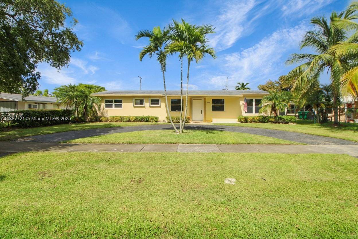 Florida living at its best in Cutler Bay !