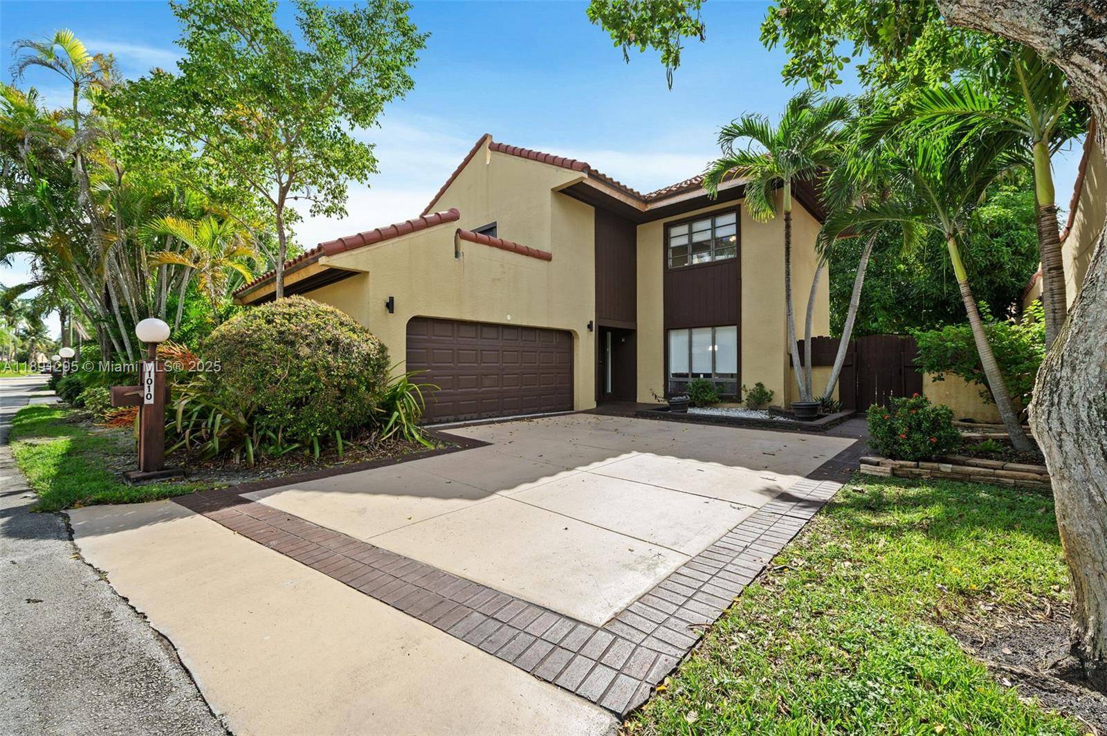 NEW ROOF ! ! ! Largest model in California Club Homes 2 story, 3 bed, 2.