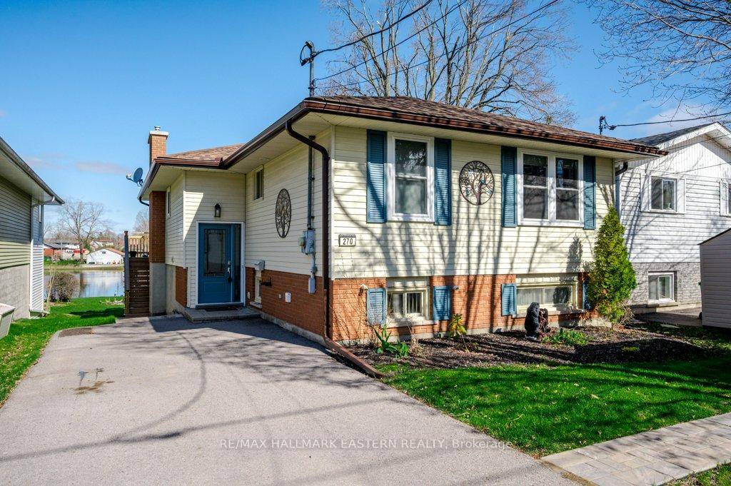 Waterfront Bungalow with Walkout Basement on the Trent Severn Waterway.