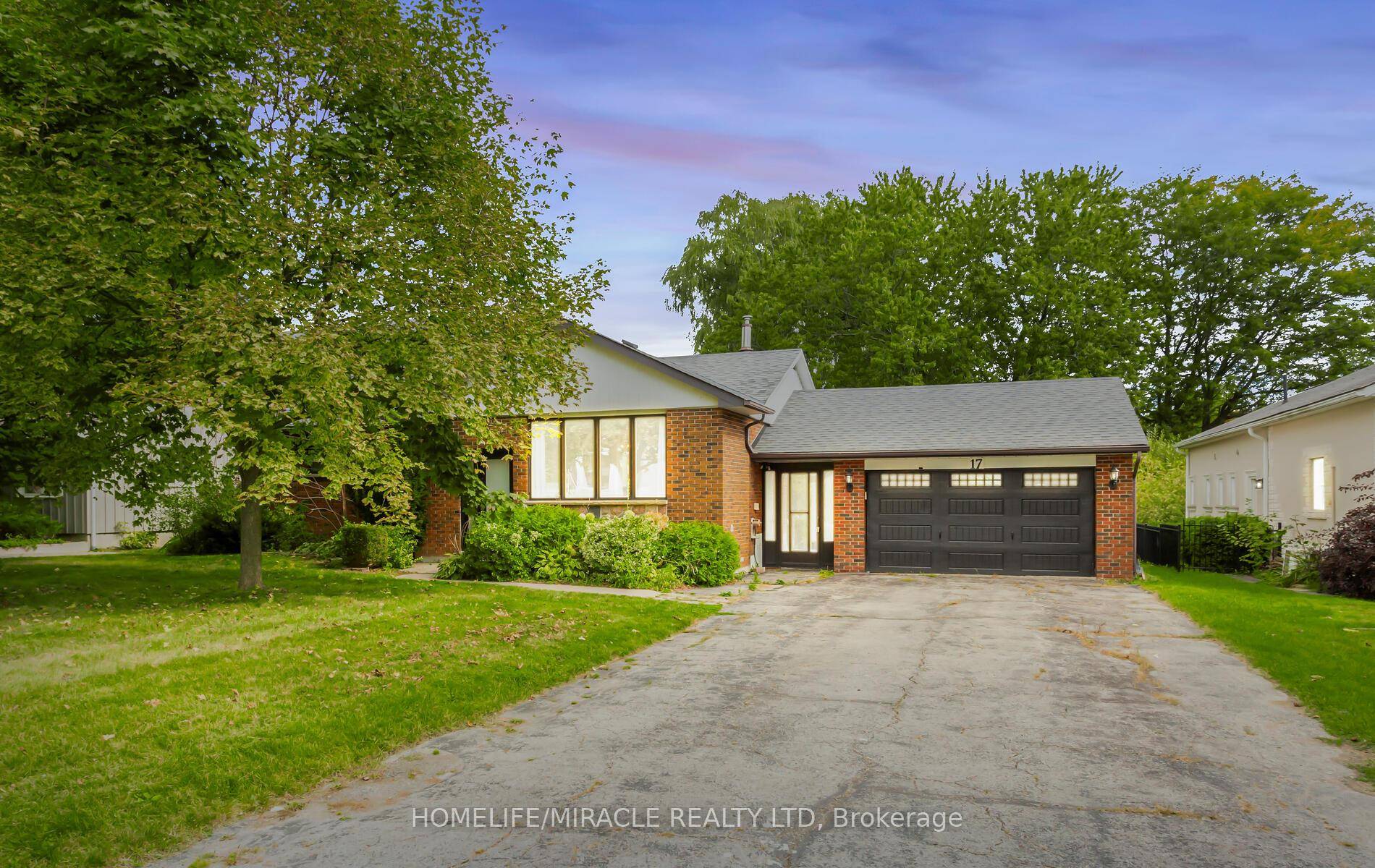 Beautiful Bungalow for Lease in the Heart of King Welcome to this charming and spacious bungalow located in one of King's most desirable neighborhoods.