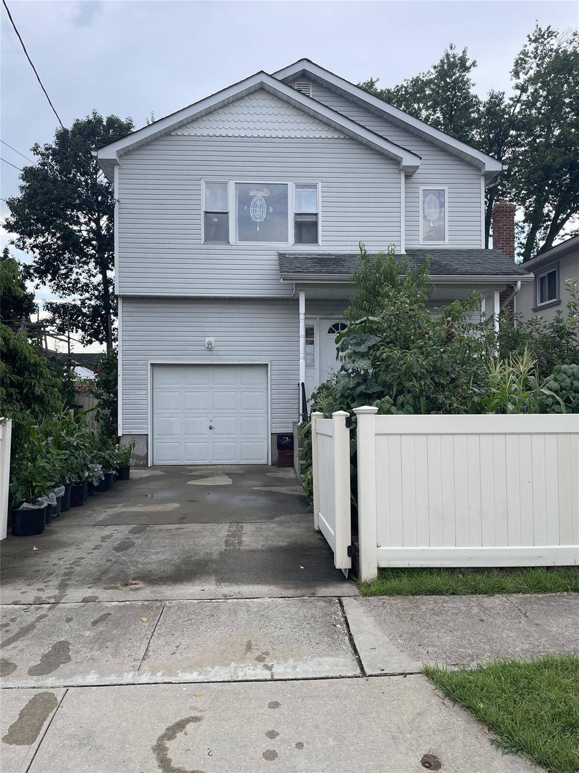 Welcome to this stunning 6 bedroom colonial sitting 5 minutes from everything you can think of.