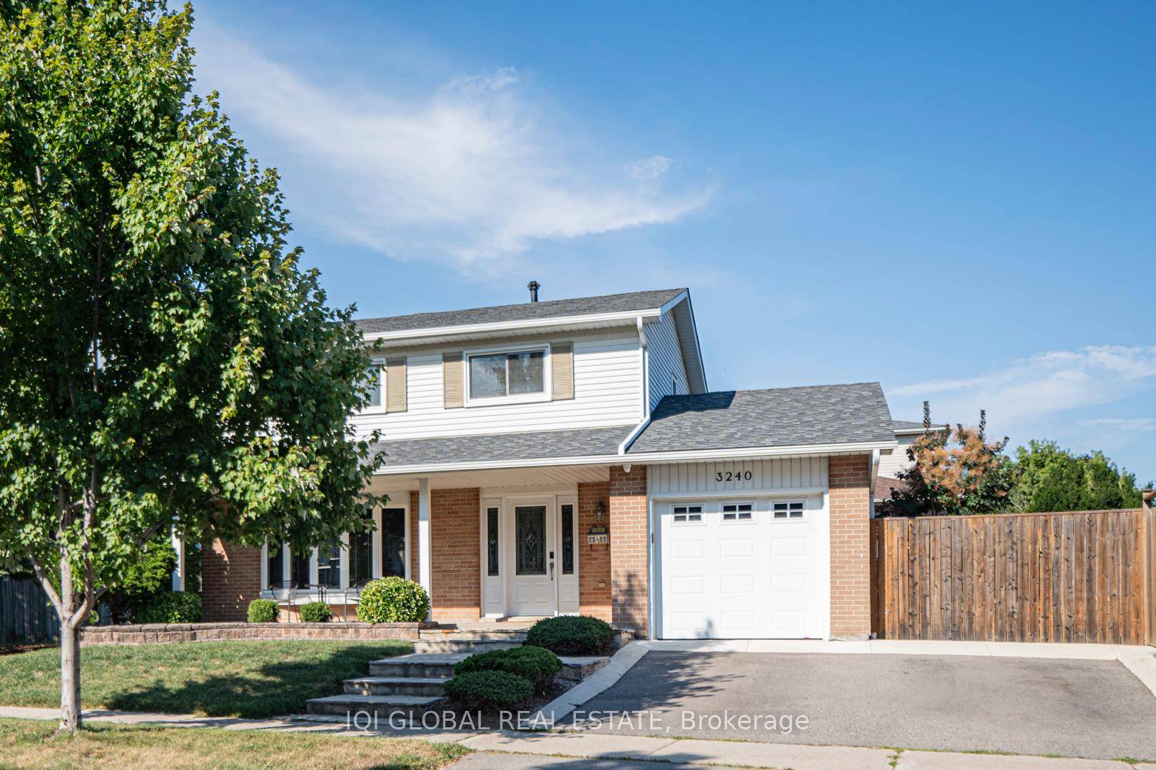 Beautifully renovated 4 bedroom family home on a desirable corner lot in Burlingtons Palmer community.