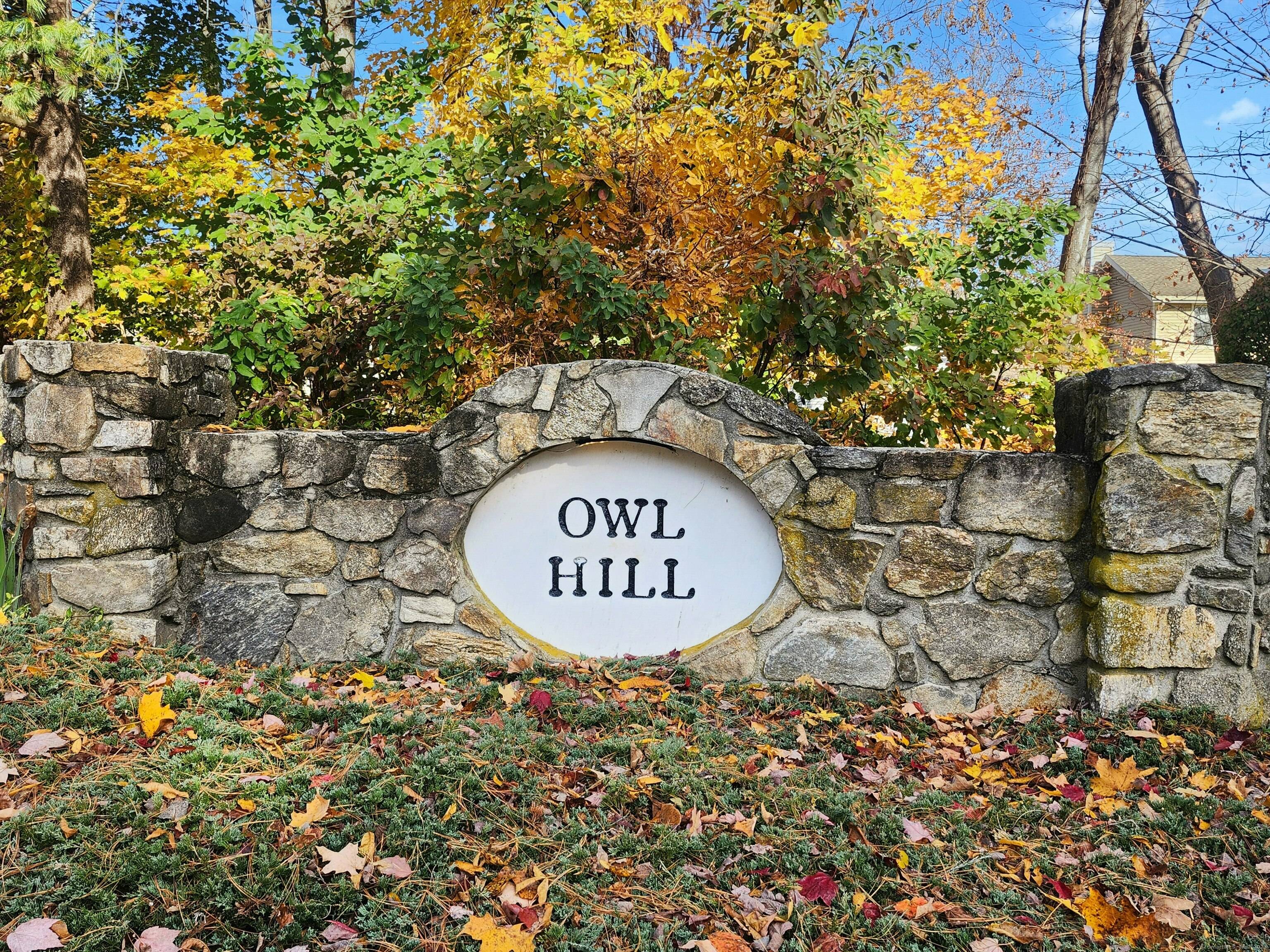 16 Scenic Hill 16 Shelton, Connecticut Exceptional, maintenance free living awaits at this beautifully kept residence in one of Shelton's most desirable communities.