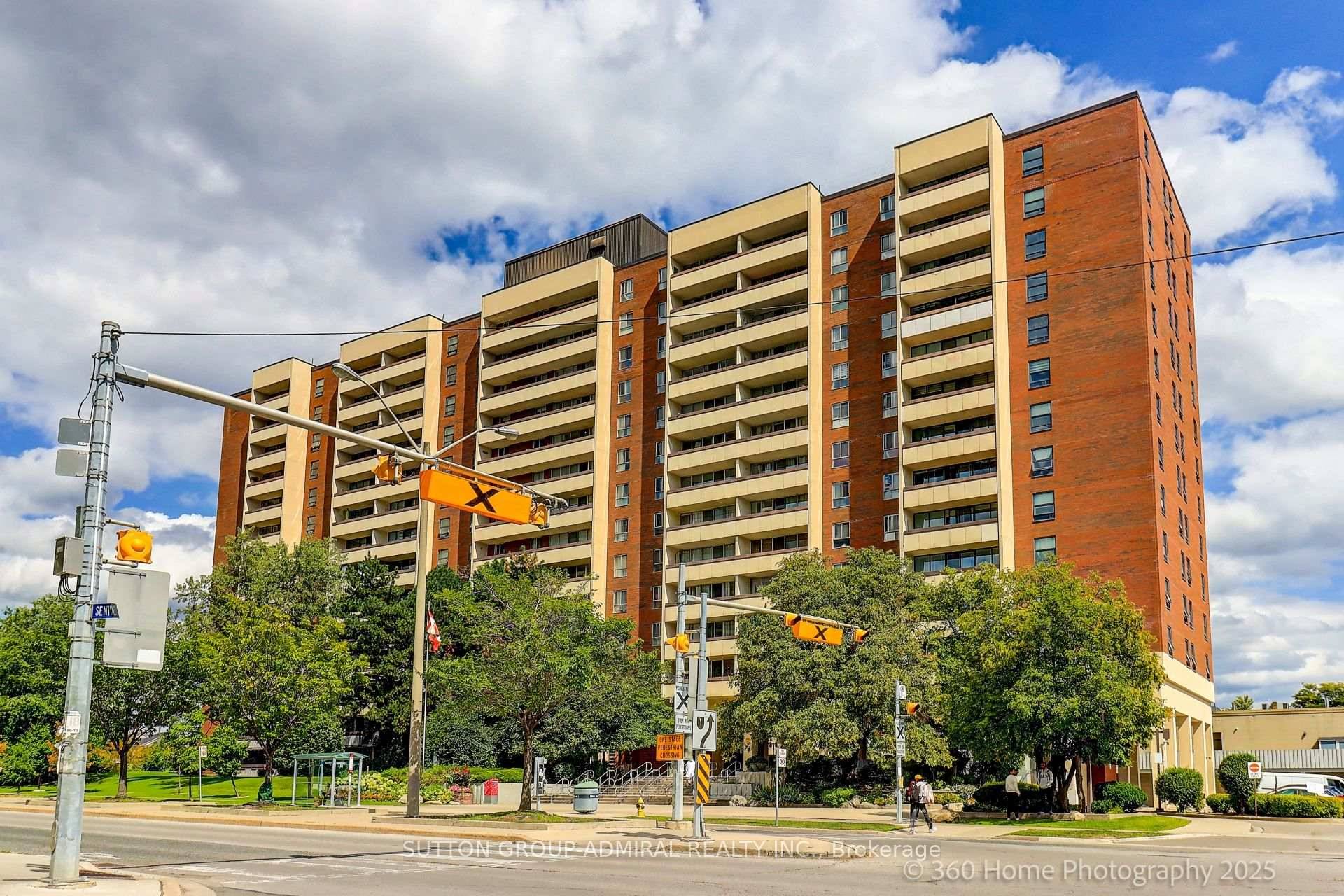 Renovated Bright and Spacious Unit Brand New Windows Throughout.
