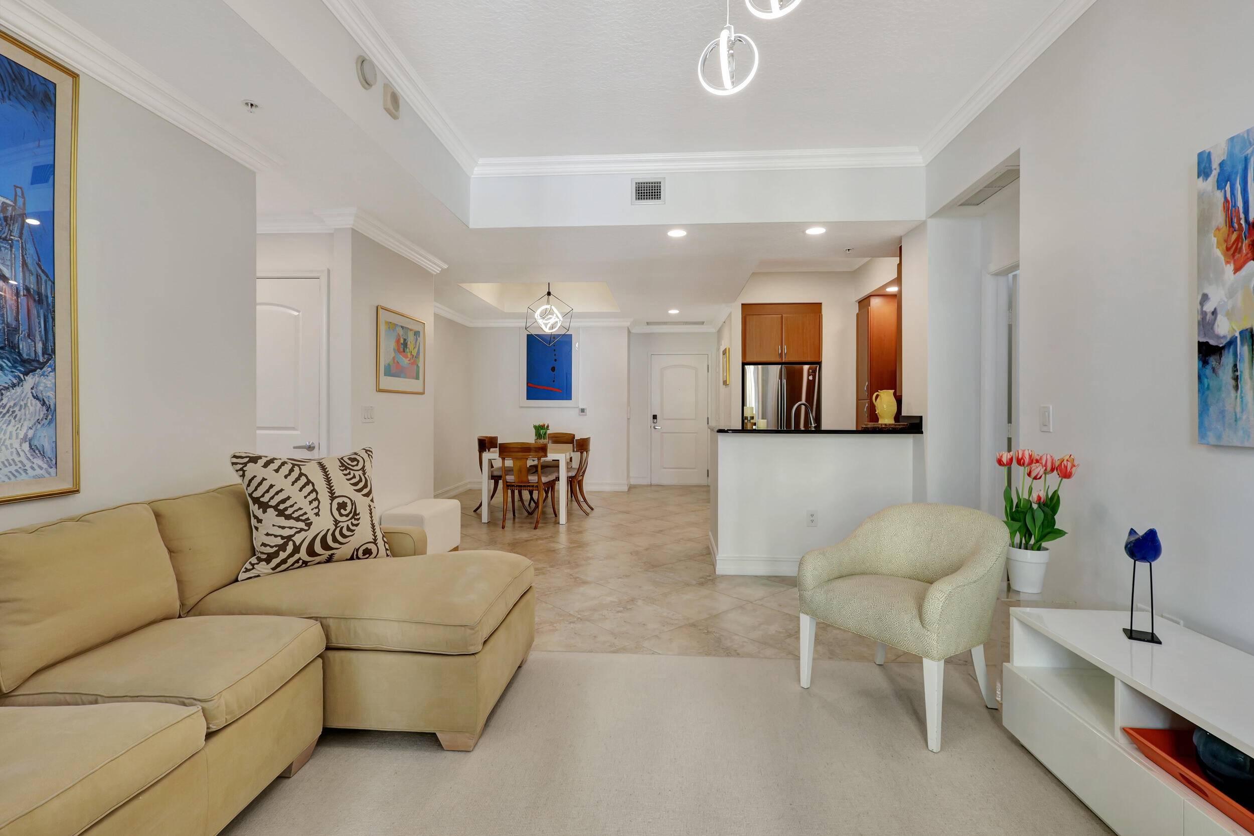 FANTASTIC UNFURNISHED RENTAL Condo, located in the luxury corridor of DOWNTOWN West Palm Beach !
