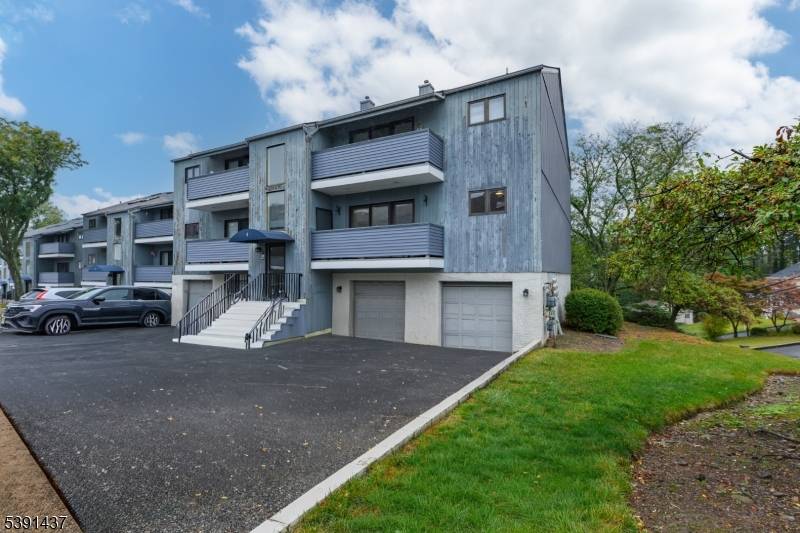 Welcome home to this beautifully updated one level condo in Caldwell, NJ !