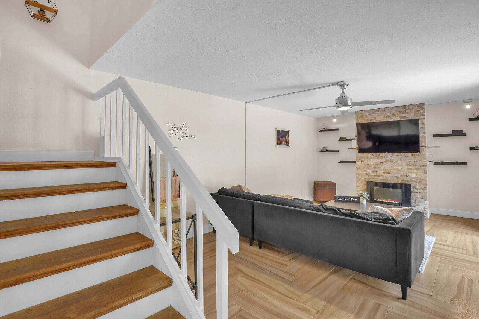 This updated 2 bedroom, 2 bath home offers the perfect blend of comfort and convenience.