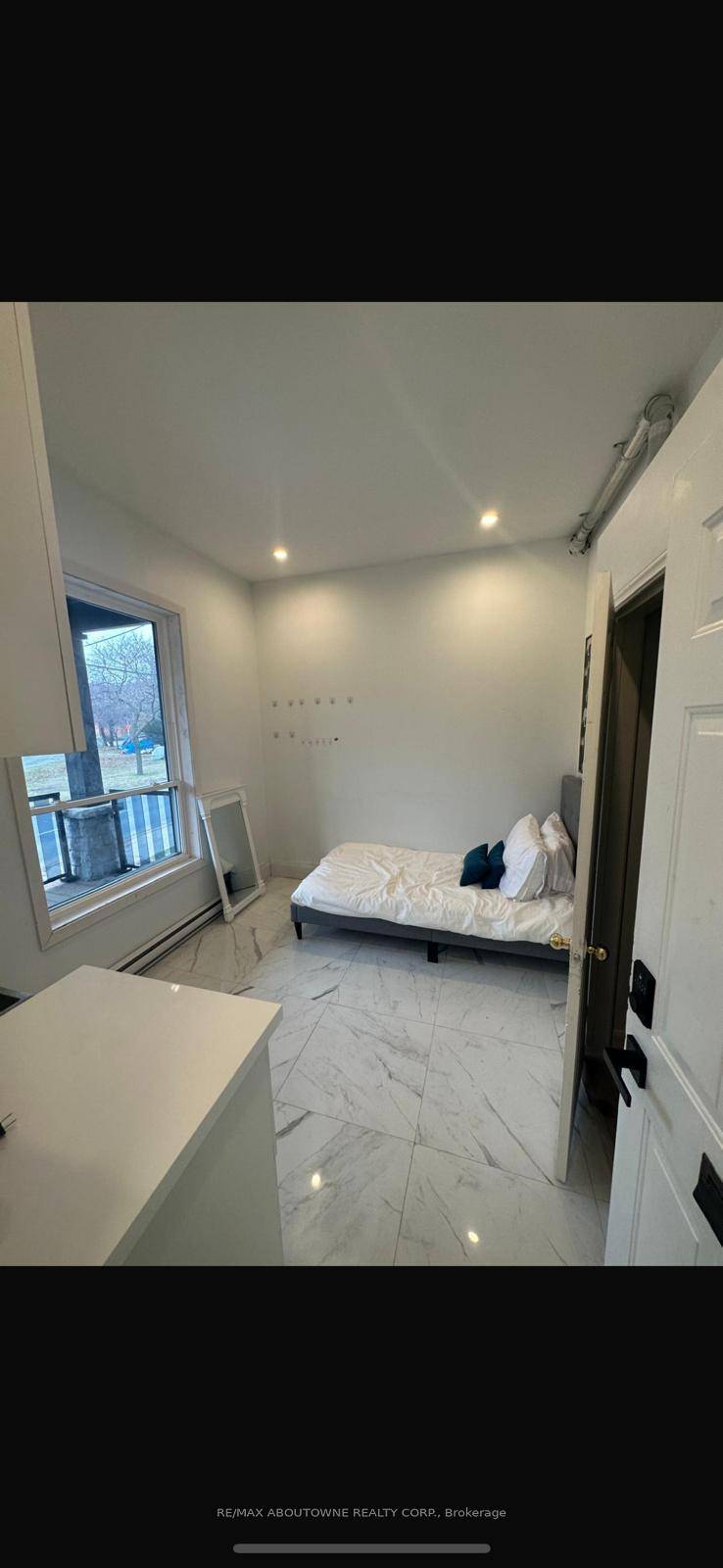 Absolutely stunning, studio Suite in downtown Hamilton.
