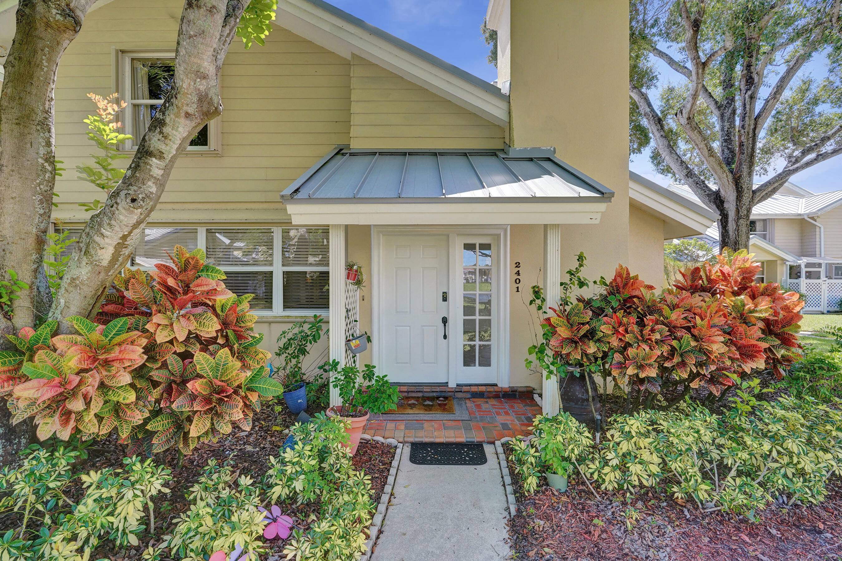 Welcome to 2401 Amherst Ct, a charming townhouse nestled in the heart of Boynton Beach.
