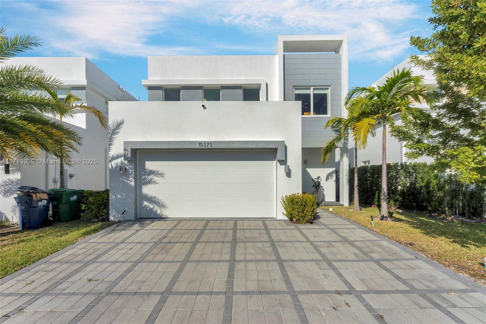 Vesta at Neovita Doral is an exclusive boutique gated community offering privacy and a luxurious lifestyle near top rated schools in the heart of Doral.